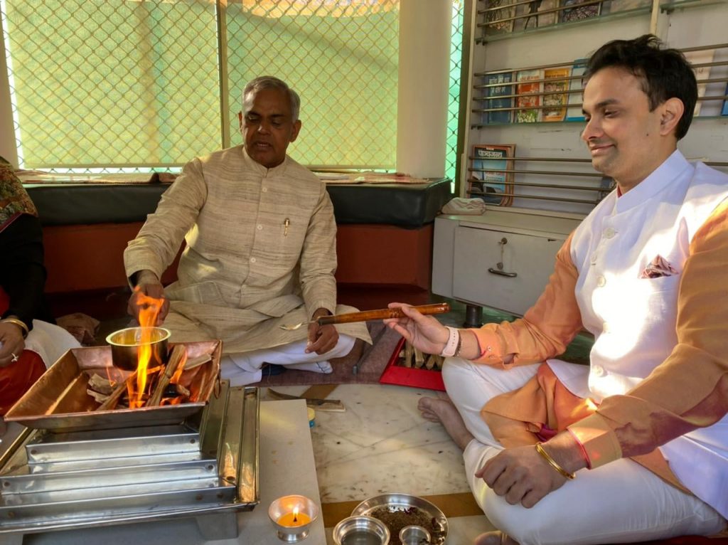 Amitabh shah with governor of gujarat doing corona sewa yagna