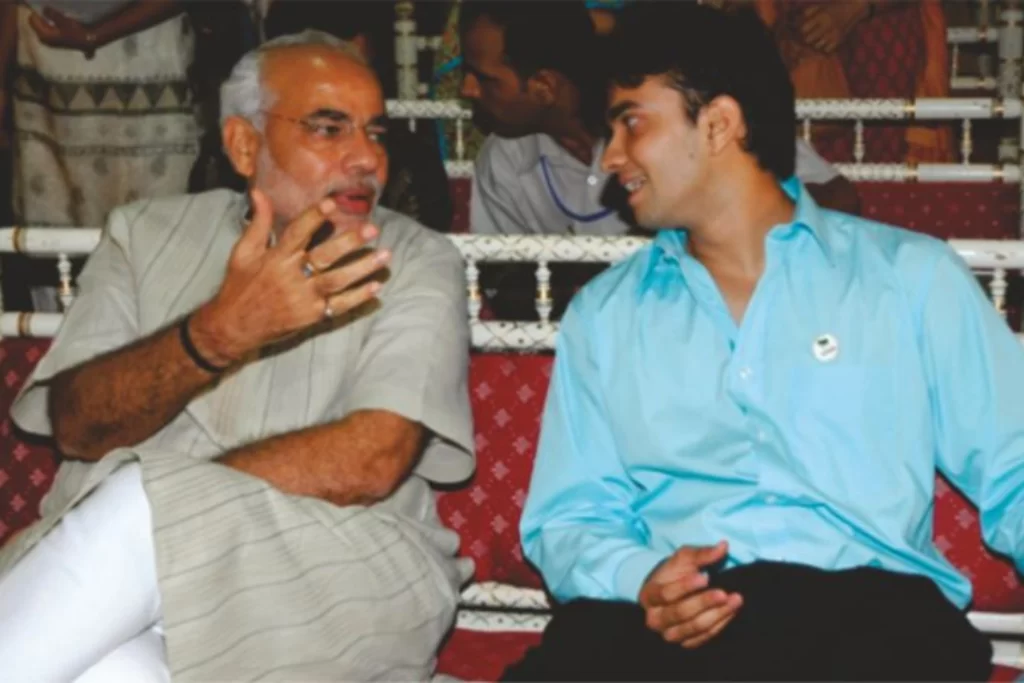 Amitabh-Shah-with-Prime-Minister-Narendra-Modi